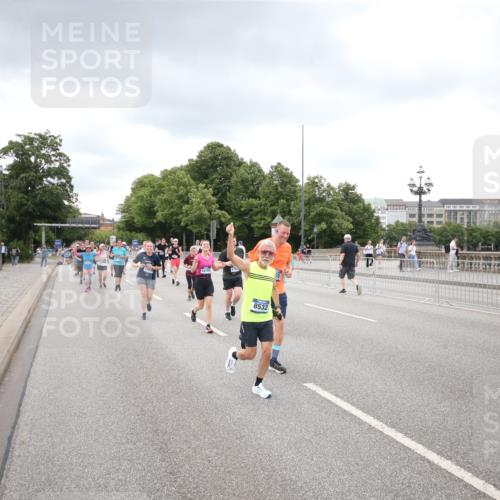 29.06.2025 - hella hamburg halbmarathon Jannik Wohlers http://msf.ph/oto/8495794 29.06.2025 10:55:33 Lombardsbrücke 1909, 2793, 3268, 4265, 4470, 4473, 4836, 4896, 5306, 5994, 6055, 6056, 6113, 6257, 6494, 6594, 7516, 7616, 7969, 8110, 8532, 8533, 9548, 9838, 9861, 9865, 10436, 10438, 10449, 10640, 11903, 11962, 11963, 12267, 13055, 13504, 13627, 14124, 14142, 14221, 14280, 14281, 14492, 15199, 15272, 15763, 15764, 16413, 16651, 16960, 17038, 17039, 17168, 18195, 18329 meine-sportfotos.de