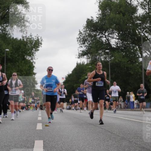 29.06.2025 - hella hamburg halbmarathon Luisa Fischer http://msf.ph/oto/8495820 29.06.2025 10:54:06 Kennedybrücke 15105, 18412, 8404, 8986, 3647, 534, 1478, 3647, 6178, 8833, 8986, 10437 meine-sportfotos.de