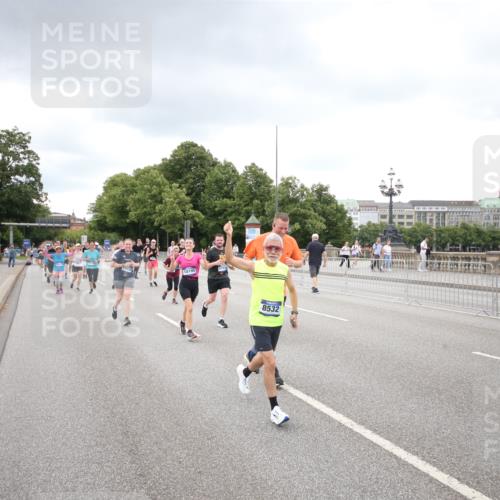 29.06.2025 - hella hamburg halbmarathon Jannik Wohlers http://msf.ph/oto/8495821 29.06.2025 10:55:33 Lombardsbrücke 1909, 2793, 3268, 4265, 4470, 4473, 4836, 4896, 5306, 5994, 6055, 6056, 6113, 6257, 6494, 6594, 7516, 7616, 7969, 8110, 8532, 8533, 9548, 9838, 9861, 9865, 10436, 10438, 10449, 10640, 11903, 11962, 11963, 12267, 13055, 13504, 13627, 14124, 14142, 14221, 14280, 14281, 14492, 15199, 15272, 15763, 15764, 16413, 16651, 16960, 17038, 17039, 17168, 18195, 18329 meine-sportfotos.de