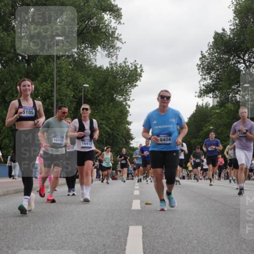 29.06.2025 - hella hamburg halbmarathon Luisa Fischer http://msf.ph/oto/8495836 29.06.2025 10:54:07 Kennedybrücke 5105, 16410, 16412, 8404, 14, 154, 8986, 1478, 3647, 4848, 6178, 8833, 8986, 9605, 10437 meine-sportfotos.de