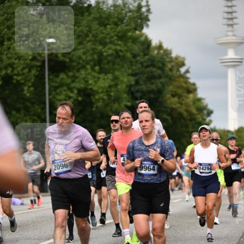 29.06.2025 - hella hamburg halbmarathon Dr. Thomas Lammeyer http://msf.ph/oto/8495841 29.06.2025 10:23:07 Kennedybrücke 1349, 1521, 1718, 2096, 2311, 2781, 3026, 3321, 3529, 3591, 3592, 4718, 4845, 5034, 5049, 5098, 5264, 5266, 5323, 5910, 6194, 6413, 6477, 6482, 7051, 7214, 7252, 7454, 7566, 7844, 8575, 8799, 9549, 9652, 9658, 9756, 9757, 9964, 10037, 10172, 10687, 10816, 11081 meine-sportfotos.de