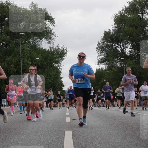29.06.2025 - hella hamburg halbmarathon Luisa Fischer http://msf.ph/oto/8495846 29.06.2025 10:54:08 Kennedybrücke 15105, 1643, 16412, 3203, 18404, 14797, 14127, 13127, 8986, 1478, 3647, 4848, 6178, 7141, 8986, 9605, 10437 meine-sportfotos.de