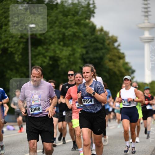 29.06.2025 - hella hamburg halbmarathon Dr. Thomas Lammeyer http://msf.ph/oto/8495855 29.06.2025 10:23:07 Kennedybrücke 1349, 1521, 1718, 2096, 2311, 2781, 3026, 3321, 3529, 3591, 3592, 4718, 4845, 5034, 5049, 5098, 5264, 5266, 5323, 5910, 6194, 6413, 6477, 6482, 7051, 7214, 7252, 7454, 7566, 7844, 8575, 8799, 9549, 9652, 9658, 9756, 9757, 9964, 10037, 10172, 10687, 10816, 11081 meine-sportfotos.de