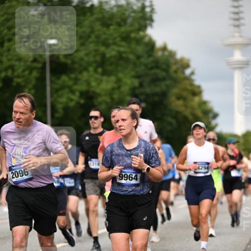 29.06.2025 - hella hamburg halbmarathon Dr. Thomas Lammeyer http://msf.ph/oto/8495899 29.06.2025 10:23:08 Kennedybrücke 1349, 1521, 1718, 2096, 2311, 2781, 3026, 3321, 3529, 3591, 3592, 4718, 4845, 5034, 5049, 5098, 5264, 5266, 5323, 5910, 6194, 6477, 6482, 7051, 7214, 7252, 7454, 7566, 7844, 8575, 8799, 9549, 9652, 9658, 9756, 9757, 9964, 10037, 10172, 10687, 10816, 11081 meine-sportfotos.de