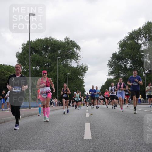 29.06.2025 - hella hamburg halbmarathon Luisa Fischer http://msf.ph/oto/8495902 29.06.2025 10:54:12 Kennedybrücke 4090, 13143, 18961, 11052, 14127, 13127, 13309, 4848, 5530, 6178, 7141, 9605 meine-sportfotos.de