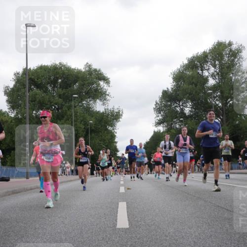 29.06.2025 - hella hamburg halbmarathon Luisa Fischer http://msf.ph/oto/8495906 29.06.2025 10:54:12 Kennedybrücke 4090, 18961, 11052, 3887, 13143, 4122, 13127, 13309, 4848, 5530, 6178, 7141, 9605 meine-sportfotos.de