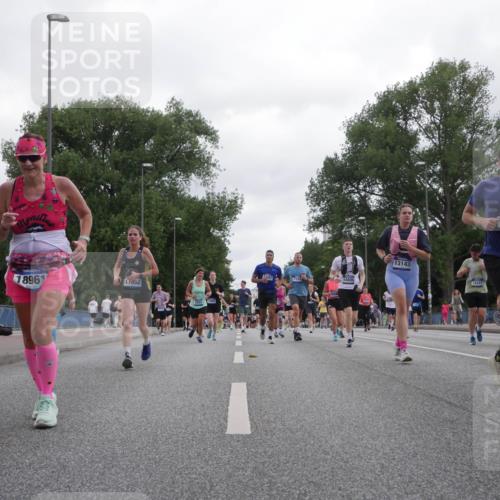 29.06.2025 - hella hamburg halbmarathon Luisa Fischer http://msf.ph/oto/8495918 29.06.2025 10:54:13 Kennedybrücke 1896, 11852, 3203, 7141, 14505, 13143, 14127, 13127, 13309, 2358, 2859, 4848, 5530, 6178, 7141, 9605 meine-sportfotos.de
