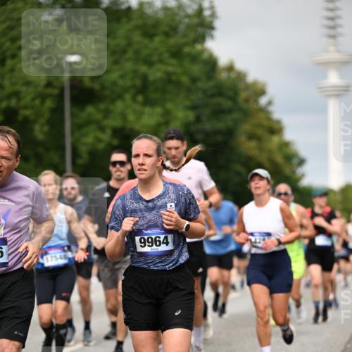29.06.2025 - hella hamburg halbmarathon Dr. Thomas Lammeyer http://msf.ph/oto/8495928 29.06.2025 10:23:08 Kennedybrücke 1349, 1521, 1718, 2096, 2311, 2781, 3026, 3321, 3529, 3591, 3592, 4718, 4845, 5034, 5049, 5098, 5264, 5266, 5323, 5910, 6194, 6477, 6482, 7051, 7214, 7252, 7454, 7566, 7844, 8575, 8799, 9549, 9652, 9658, 9756, 9757, 9964, 10037, 10172, 10687, 10816, 11081 meine-sportfotos.de