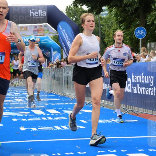 29.06.2025 - hella hamburg halbmarathon Strokosch-Dieckow http://msf.ph/oto/8495945 29.06.2025 10:44:26 Ziel 1057, 1468, 1902, 3305, 4310, 4691, 7191, 7322, 7710, 8928, 12327, 12554, 14464, 14667, 15862, 16803, 17097, 17729, 18765, 18806 meine-sportfotos.de