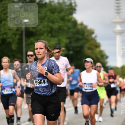 29.06.2025 - hella hamburg halbmarathon Dr. Thomas Lammeyer http://msf.ph/oto/8495947 29.06.2025 10:23:09 Kennedybrücke 1349, 1521, 1718, 2096, 2311, 2781, 2895, 3026, 3321, 3529, 3591, 3592, 4718, 4845, 5034, 5049, 5098, 5323, 5910, 6194, 6477, 6482, 7051, 7214, 7252, 7454, 7566, 7844, 8575, 8799, 9549, 9652, 9658, 9756, 9757, 9964, 10037, 10172, 10687, 10816, 11081 meine-sportfotos.de