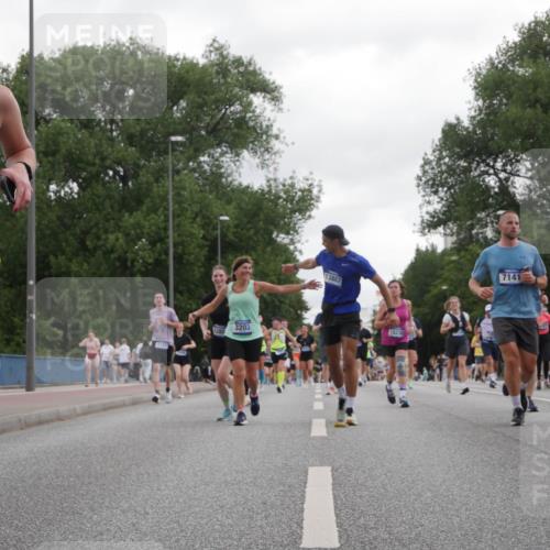 29.06.2025 - hella hamburg halbmarathon Luisa Fischer http://msf.ph/oto/8495948 29.06.2025 10:54:15 Kennedybrücke 1052, 5131, 3203, 13887, 15230, 7141, 14505, 2358, 2859, 4848, 5530, 6178, 7141, 9605 meine-sportfotos.de