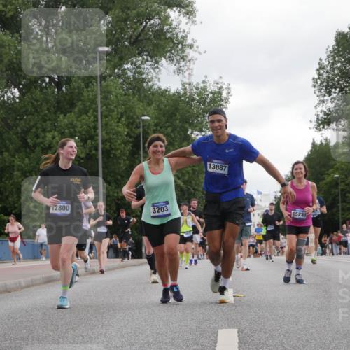 29.06.2025 - hella hamburg halbmarathon Luisa Fischer http://msf.ph/oto/8495958 29.06.2025 10:54:16 Kennedybrücke 2800, 10286, 3203, 13887, 33, 12393, 15230, 2358, 2859, 4848, 5530, 6178, 7141, 9605 meine-sportfotos.de