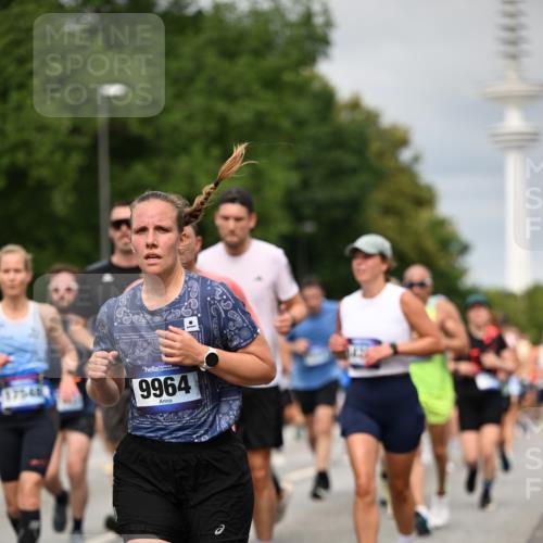 29.06.2025 - hella hamburg halbmarathon Dr. Thomas Lammeyer http://msf.ph/oto/8495992 29.06.2025 10:23:09 Kennedybrücke 1349, 1521, 1718, 2096, 2311, 2781, 2895, 3026, 3321, 3529, 3591, 3592, 4718, 4845, 5034, 5049, 5098, 5323, 5910, 6194, 6477, 6482, 7051, 7214, 7252, 7454, 7566, 7844, 8575, 8799, 9549, 9652, 9658, 9756, 9757, 9964, 10037, 10172, 10687, 10816, 11081 meine-sportfotos.de