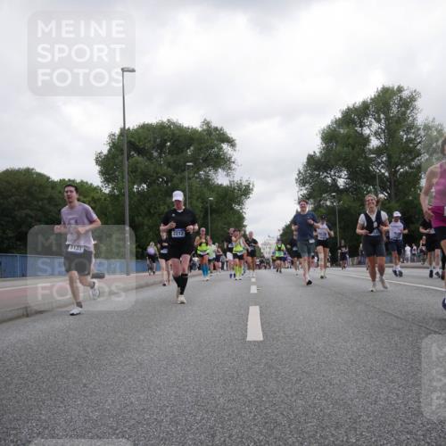 29.06.2025 - hella hamburg halbmarathon Luisa Fischer http://msf.ph/oto/8495997 29.06.2025 10:54:20 Kennedybrücke 5131, 2212, 15230, 1208, 2358, 2859, 4848, 5530, 7141, 8779, 9605 meine-sportfotos.de