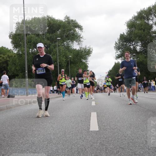 29.06.2025 - hella hamburg halbmarathon Luisa Fischer http://msf.ph/oto/8496011 29.06.2025 10:54:21 Kennedybrücke 2212, 1707, 17295, 337, 123, 1208, 2358, 2859, 3229, 5530, 7141, 8779 meine-sportfotos.de