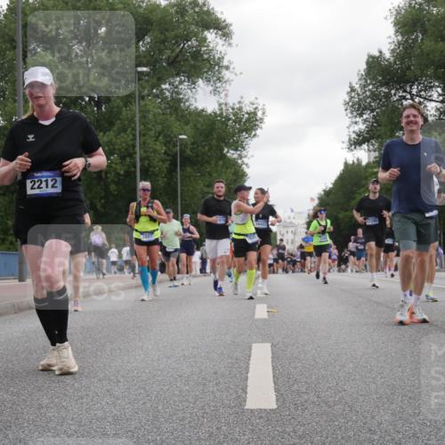29.06.2025 - hella hamburg halbmarathon Luisa Fischer http://msf.ph/oto/8496017 29.06.2025 10:54:21 Kennedybrücke 2212, 3897, 079, 17295, 16427, 1208, 2358, 2859, 3229, 5530, 7141, 8779 meine-sportfotos.de