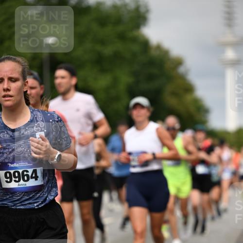 29.06.2025 - hella hamburg halbmarathon Dr. Thomas Lammeyer http://msf.ph/oto/8496050 29.06.2025 10:23:10 Kennedybrücke 1349, 1718, 2096, 2311, 2589, 2781, 2895, 3026, 3321, 3529, 3591, 3592, 4718, 4845, 5034, 5049, 5098, 5323, 5910, 6194, 6270, 6477, 6482, 7051, 7214, 7252, 7454, 7566, 7844, 8575, 8799, 9549, 9652, 9658, 9756, 9757, 9964, 10037, 10172, 10687, 10816, 11081 meine-sportfotos.de