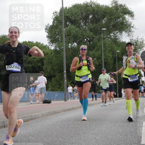 29.06.2025 - hella hamburg halbmarathon Luisa Fischer http://msf.ph/oto/8496060 29.06.2025 10:54:25 Kennedybrücke 10286, 3897, 4, 3805, 17079, 1208, 2358, 2859, 3229, 7769, 8779 meine-sportfotos.de