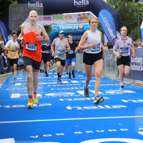 29.06.2025 - hella hamburg halbmarathon Strokosch-Dieckow http://msf.ph/oto/8496064 29.06.2025 10:44:25 Ziel 1057, 1220, 1902, 3305, 4310, 4691, 7191, 7322, 8928, 12327, 12528, 12554, 14464, 14667, 15862, 16547, 16803, 17097, 17729, 18765, 18806 meine-sportfotos.de