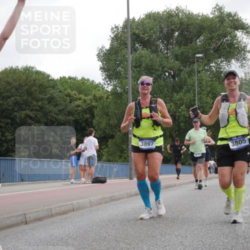 29.06.2025 - hella hamburg halbmarathon Luisa Fischer http://msf.ph/oto/8496066 29.06.2025 10:54:25 Kennedybrücke 6, 3897, 5694, 3805, 1208, 2358, 2859, 3229, 7769, 8779 meine-sportfotos.de
