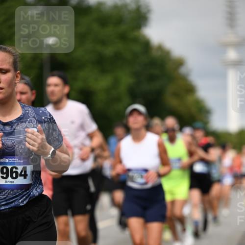 29.06.2025 - hella hamburg halbmarathon Dr. Thomas Lammeyer http://msf.ph/oto/8496075 29.06.2025 10:23:10 Kennedybrücke 1349, 1718, 2096, 2311, 2589, 2781, 2895, 3026, 3321, 3529, 3591, 3592, 4718, 4845, 5034, 5049, 5098, 5323, 5910, 6194, 6270, 6477, 6482, 7051, 7214, 7252, 7454, 7566, 7844, 8575, 8799, 9549, 9652, 9658, 9756, 9757, 9964, 10037, 10172, 10687, 10816, 11081 meine-sportfotos.de
