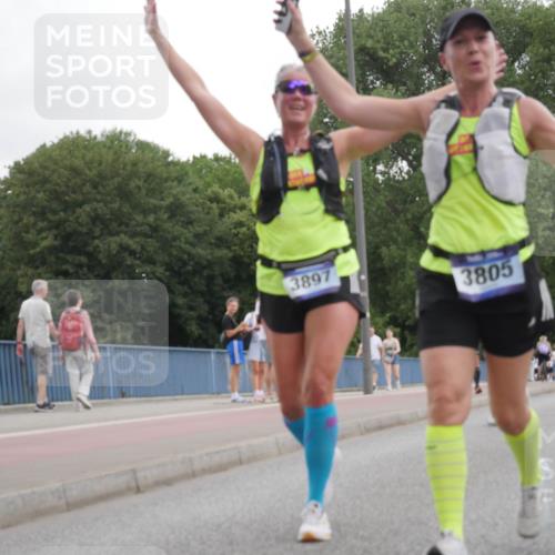 29.06.2025 - hella hamburg halbmarathon Luisa Fischer http://msf.ph/oto/8496078 29.06.2025 10:54:26 Kennedybrücke 3897, 3805, 11252, 1208, 2358, 2859, 3229, 7769, 8779 meine-sportfotos.de