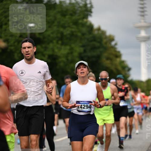 29.06.2025 - hella hamburg halbmarathon Dr. Thomas Lammeyer http://msf.ph/oto/8496081 29.06.2025 10:23:10 Kennedybrücke 1349, 1718, 2096, 2311, 2589, 2781, 2895, 3026, 3321, 3529, 3591, 3592, 4718, 4845, 5034, 5049, 5098, 5323, 5910, 6194, 6270, 6477, 6482, 7051, 7214, 7252, 7454, 7566, 7844, 8575, 8799, 9549, 9652, 9658, 9756, 9757, 9964, 10037, 10172, 10687, 10816, 11081 meine-sportfotos.de