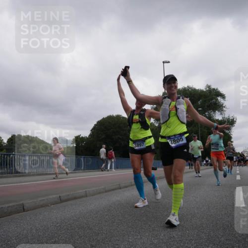 29.06.2025 - hella hamburg halbmarathon Luisa Fischer http://msf.ph/oto/8496087 29.06.2025 10:54:26 Kennedybrücke 3897, 3805, 11252, 1208, 2358, 2859, 3229, 7769, 8779 meine-sportfotos.de