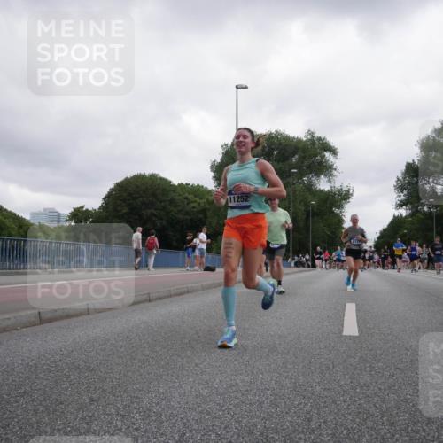 29.06.2025 - hella hamburg halbmarathon Luisa Fischer http://msf.ph/oto/8496101 29.06.2025 10:54:28 Kennedybrücke 11252, 1208, 3229, 4771, 7769, 8779 meine-sportfotos.de