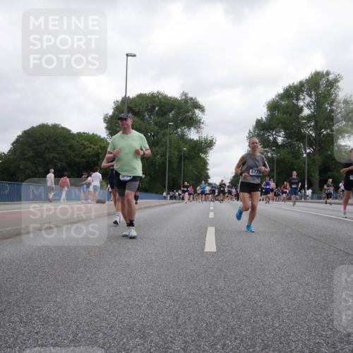 29.06.2025 - hella hamburg halbmarathon Luisa Fischer http://msf.ph/oto/8496116 29.06.2025 10:54:29 Kennedybrücke 8779, 1674, 5694, 1208, 3229, 4771, 7769, 8779, 9166, 9933 meine-sportfotos.de