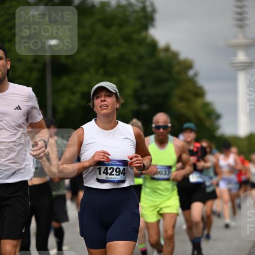 29.06.2025 - hella hamburg halbmarathon Dr. Thomas Lammeyer http://msf.ph/oto/8496121 29.06.2025 10:23:11 Kennedybrücke 1349, 1718, 2096, 2311, 2589, 2781, 2895, 3026, 3105, 3118, 3321, 3529, 3591, 3592, 4718, 4845, 5034, 5049, 5098, 5323, 6194, 6270, 6477, 6482, 7051, 7214, 7252, 7566, 7844, 8575, 8799, 9549, 9652, 9658, 9756, 9757, 9964, 10037, 10172, 10687, 10816, 11081 meine-sportfotos.de