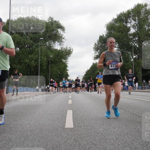 29.06.2025 - hella hamburg halbmarathon Luisa Fischer http://msf.ph/oto/8496122 29.06.2025 10:54:30 Kennedybrücke 5694, 877, 7769, 1208, 3229, 4771, 7769, 8779, 9166, 9167, 9933 meine-sportfotos.de