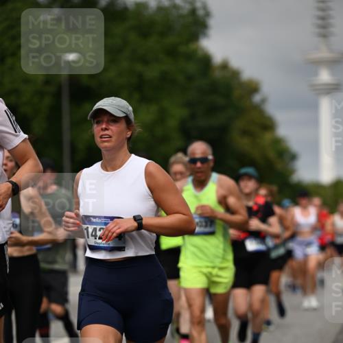 29.06.2025 - hella hamburg halbmarathon Dr. Thomas Lammeyer http://msf.ph/oto/8496138 29.06.2025 10:23:11 Kennedybrücke 1349, 1718, 2096, 2311, 2589, 2781, 2895, 3026, 3105, 3118, 3321, 3529, 3591, 3592, 4718, 4845, 5034, 5049, 5098, 5323, 6194, 6270, 6477, 6482, 7051, 7214, 7252, 7566, 7844, 8575, 8799, 9549, 9652, 9658, 9756, 9757, 9964, 10037, 10172, 10687, 10816, 11081 meine-sportfotos.de