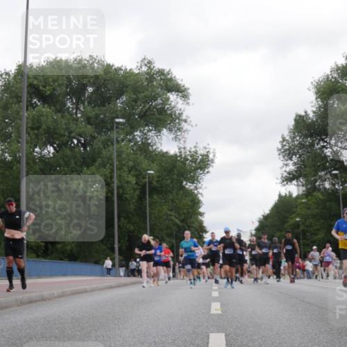29.06.2025 - hella hamburg halbmarathon Luisa Fischer http://msf.ph/oto/8496146 29.06.2025 10:54:32 Kennedybrücke 1208, 3229, 4771, 7769, 8779, 9166, 9167, 9933 meine-sportfotos.de