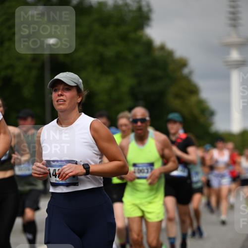 29.06.2025 - hella hamburg halbmarathon Dr. Thomas Lammeyer http://msf.ph/oto/8496147 29.06.2025 10:23:11 Kennedybrücke 1349, 1718, 2096, 2311, 2589, 2781, 2895, 3026, 3105, 3118, 3321, 3529, 3591, 3592, 4718, 4845, 5034, 5049, 5098, 5323, 6194, 6270, 6477, 6482, 7051, 7214, 7252, 7566, 7844, 8575, 8799, 9549, 9652, 9658, 9756, 9757, 9964, 10037, 10172, 10687, 10816, 11081 meine-sportfotos.de