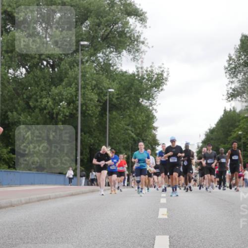 29.06.2025 - hella hamburg halbmarathon Luisa Fischer http://msf.ph/oto/8496152 29.06.2025 10:54:33 Kennedybrücke 2200, 1930, 3229, 4771, 7769, 9166, 9167, 9933 meine-sportfotos.de