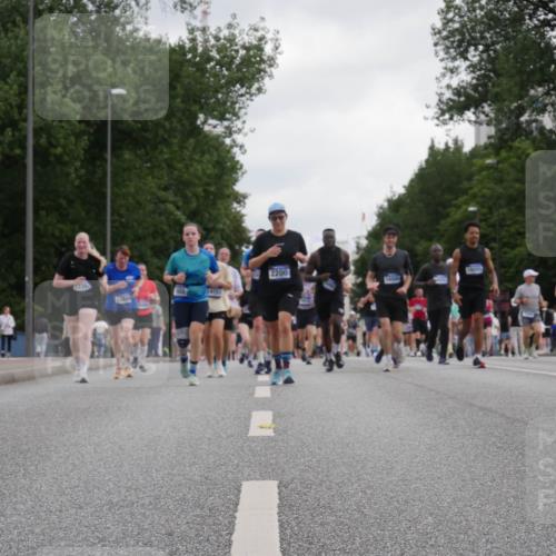 29.06.2025 - hella hamburg halbmarathon Luisa Fischer http://msf.ph/oto/8496159 29.06.2025 10:54:33 Kennedybrücke 2200, 16501, 1338, 105, 4152, 13840, 1930, 3229, 4771, 7769, 9166, 9167, 9933 meine-sportfotos.de