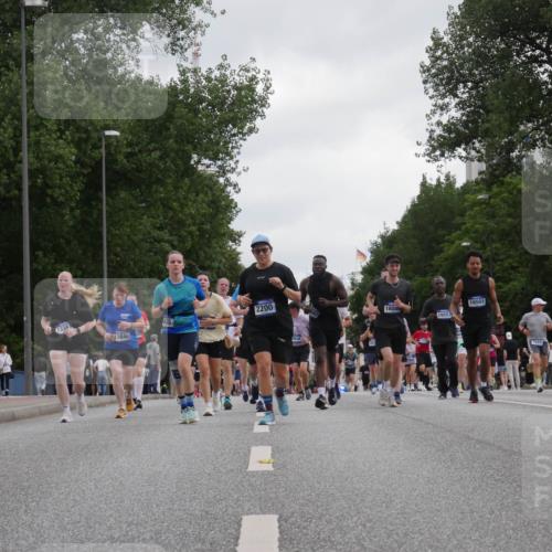 29.06.2025 - hella hamburg halbmarathon Luisa Fischer http://msf.ph/oto/8496162 29.06.2025 10:54:34 Kennedybrücke 1338, 13846, 2200, 16501, 16500, 605, 16553, 2380, 1930, 2380, 3229, 4771, 7769, 9166, 9167, 9933 meine-sportfotos.de