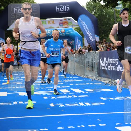 29.06.2025 - hella hamburg halbmarathon Strokosch-Dieckow http://msf.ph/oto/8496163 29.06.2025 10:44:23 Ziel 1057, 1220, 1413, 1902, 4310, 4691, 5275, 7191, 7322, 8928, 9444, 12327, 12528, 12554, 14464, 14667, 16547, 16803, 16893, 17729, 18765, 18806 meine-sportfotos.de