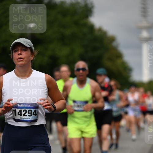 29.06.2025 - hella hamburg halbmarathon Dr. Thomas Lammeyer http://msf.ph/oto/8496170 29.06.2025 10:23:12 Kennedybrücke 1349, 1718, 2096, 2311, 2589, 2781, 2895, 3026, 3105, 3118, 3321, 3529, 3591, 3592, 4718, 4845, 5034, 5049, 5098, 5323, 6194, 6270, 6477, 6482, 7051, 7214, 7252, 7566, 7844, 8575, 8799, 9549, 9652, 9658, 9756, 9757, 9964, 10037, 10172, 10687, 10816, 11081 meine-sportfotos.de