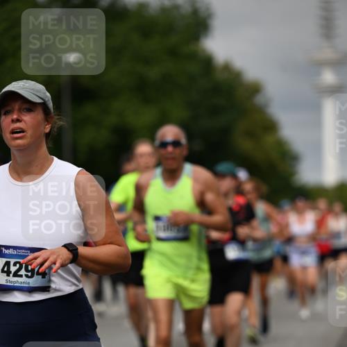 29.06.2025 - hella hamburg halbmarathon Dr. Thomas Lammeyer http://msf.ph/oto/8496176 29.06.2025 10:23:12 Kennedybrücke 1349, 1718, 2096, 2311, 2589, 2781, 2895, 3026, 3105, 3118, 3321, 3529, 3591, 3592, 4718, 4845, 5034, 5049, 5098, 5323, 6194, 6270, 6477, 6482, 7051, 7214, 7252, 7566, 7844, 8575, 8799, 9549, 9652, 9658, 9756, 9757, 9964, 10037, 10172, 10687, 10816, 11081 meine-sportfotos.de