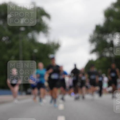 29.06.2025 - hella hamburg halbmarathon Luisa Fischer http://msf.ph/oto/8496197 29.06.2025 10:54:36 Kennedybrücke 1930, 2380, 3838, 4771, 7012, 7769, 7938, 9166, 9167, 9933 meine-sportfotos.de