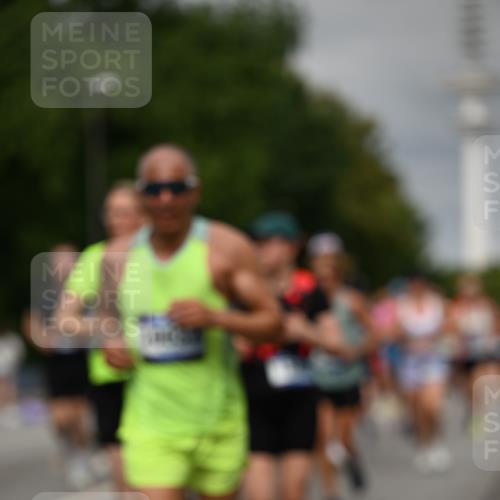 29.06.2025 - hella hamburg halbmarathon Dr. Thomas Lammeyer http://msf.ph/oto/8496204 29.06.2025 10:23:12 Kennedybrücke 1349, 1718, 2096, 2311, 2589, 2781, 2895, 3026, 3105, 3118, 3321, 3529, 3591, 3592, 4718, 4845, 5034, 5049, 5098, 5323, 6194, 6270, 6477, 6482, 7051, 7214, 7252, 7566, 7844, 8575, 8799, 9549, 9652, 9658, 9756, 9757, 9964, 10037, 10172, 10687, 10816, 11081 meine-sportfotos.de
