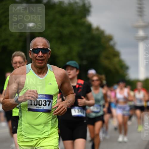 29.06.2025 - hella hamburg halbmarathon Dr. Thomas Lammeyer http://msf.ph/oto/8496217 29.06.2025 10:23:13 Kennedybrücke 1349, 1718, 2096, 2311, 2589, 2781, 2895, 3026, 3105, 3118, 3321, 3529, 3591, 3592, 4718, 4845, 5034, 5098, 5323, 6194, 6270, 6477, 6482, 7051, 7252, 7566, 7844, 8575, 8799, 9549, 9652, 9658, 9756, 9757, 9964, 10037, 10172, 10687, 10816, 11081 meine-sportfotos.de