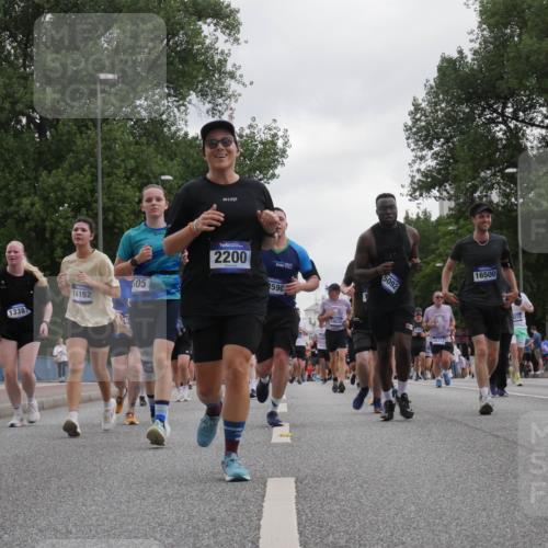 29.06.2025 - hella hamburg halbmarathon Luisa Fischer http://msf.ph/oto/8496218 29.06.2025 10:54:38 Kennedybrücke 14152, 1338, 105, 2200, 598, 10636, 5092, 20372, 16500, 410, 16501, 1930, 2202, 2380, 3838, 4771, 5286, 5289, 7012, 7769, 7938, 8410, 9166, 9167, 9933, 10636 meine-sportfotos.de
