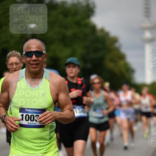 29.06.2025 - hella hamburg halbmarathon Dr. Thomas Lammeyer http://msf.ph/oto/8496224 29.06.2025 10:23:13 Kennedybrücke 1349, 1718, 2096, 2311, 2589, 2781, 2895, 3026, 3105, 3118, 3321, 3529, 3591, 3592, 4718, 4845, 5034, 5098, 5323, 6194, 6270, 6477, 6482, 7051, 7252, 7566, 7844, 8575, 8799, 9549, 9652, 9658, 9756, 9757, 9964, 10037, 10172, 10687, 10816, 11081 meine-sportfotos.de