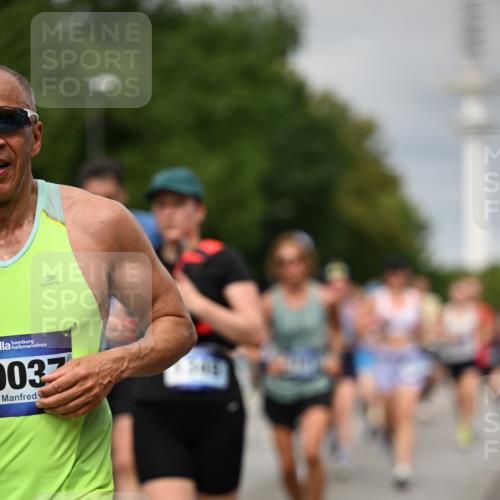 29.06.2025 - hella hamburg halbmarathon Dr. Thomas Lammeyer http://msf.ph/oto/8496245 29.06.2025 10:23:13 Kennedybrücke 1349, 1718, 2096, 2311, 2589, 2781, 2895, 3026, 3105, 3118, 3321, 3529, 3591, 3592, 4718, 4845, 5034, 5098, 5323, 6194, 6270, 6477, 6482, 7051, 7252, 7566, 7844, 8575, 8799, 9549, 9652, 9658, 9756, 9757, 9964, 10037, 10172, 10687, 10816, 11081 meine-sportfotos.de