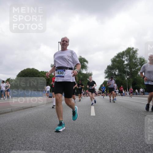 29.06.2025 - hella hamburg halbmarathon Luisa Fischer http://msf.ph/oto/8496303 29.06.2025 10:54:44 Kennedybrücke 1930, 10636, 9098, 5285, 1930, 2202, 2380, 2484, 2485, 3838, 4652, 5286, 5289, 5357, 7012, 7938, 8410, 10521, 10552, 10636 meine-sportfotos.de