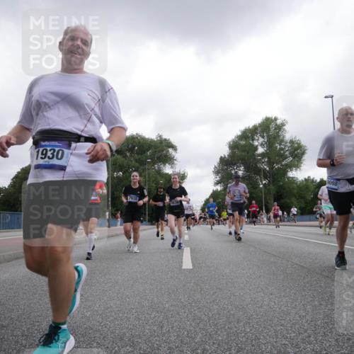 29.06.2025 - hella hamburg halbmarathon Luisa Fischer http://msf.ph/oto/8496309 29.06.2025 10:54:44 Kennedybrücke 1930, 7938, 3838, 10636, 9098, 1930, 2202, 2380, 2484, 2485, 3838, 4652, 5286, 5289, 5357, 7012, 7938, 8410, 10521, 10552, 10636 meine-sportfotos.de