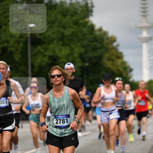29.06.2025 - hella hamburg halbmarathon Dr. Thomas Lammeyer http://msf.ph/oto/8496349 29.06.2025 10:23:15 Kennedybrücke 1325, 1349, 1718, 1755, 2017, 2096, 2311, 2589, 2781, 2895, 3026, 3105, 3118, 3529, 4718, 4722, 4845, 5034, 5098, 5323, 6194, 6270, 6477, 6482, 6736, 7051, 7252, 7566, 7844, 8575, 8761, 8799, 9252, 9652, 9658, 9756, 9757, 9964, 10037, 10687, 10816, 11081 meine-sportfotos.de